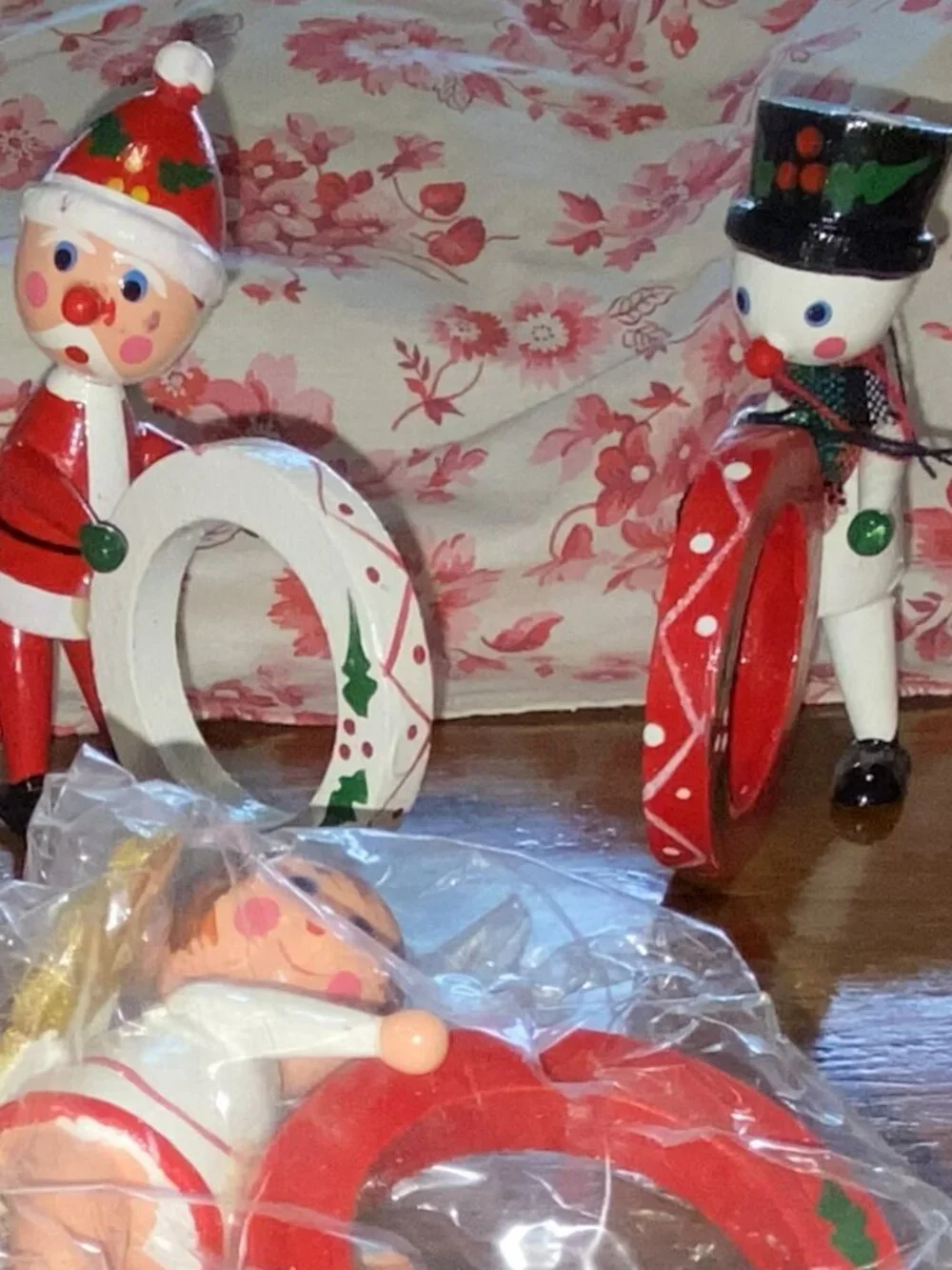 Adorable Vintage Vera Neumann 3D Wooden Christmas Napkin Holders 6pc Set